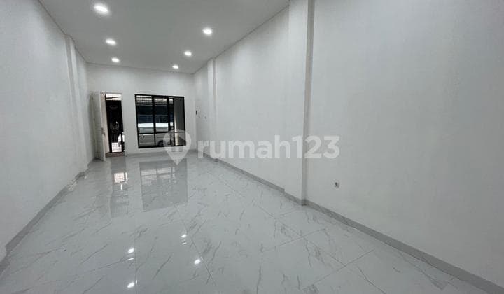 Rumah Baru Jelambar 4 Lantai SHM Lokasi Bagus