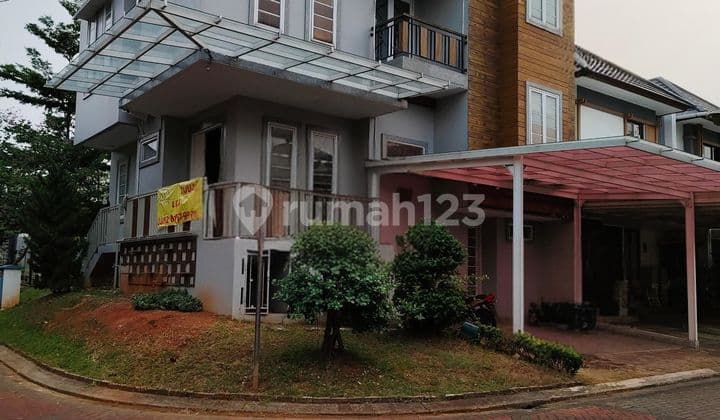 Rumah Hook Bangunan Split Level Dekat Pasar Modern & Tol Bsd