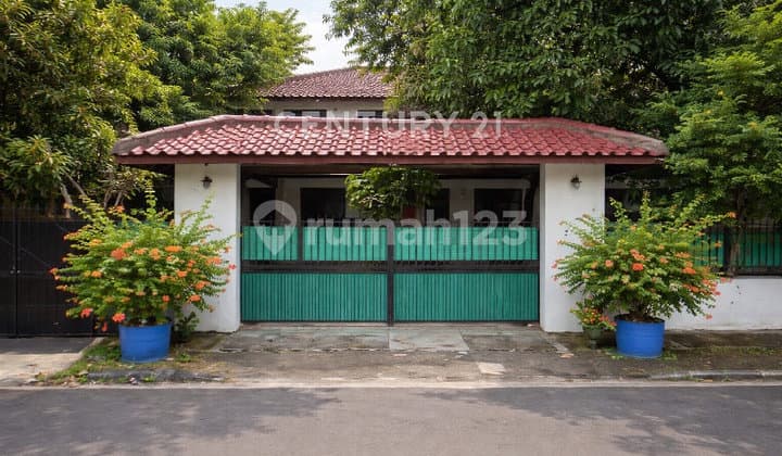 Rumah Cipinang Pinggir Jalan Raya, Lahan Besar & Multifungsi