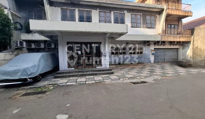 Gedung Kantor 3 Lantai 70% NJOP Lokasi Premium S PARMAN