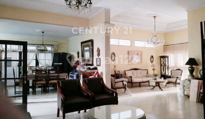 Old House for Sale, Well-Maintained and Cheap in Cempaka Putih, North Jakarta