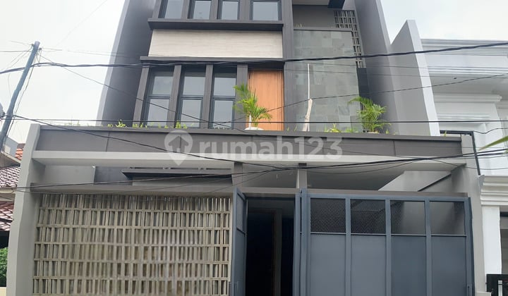 Rumah 3 Lantai Baru, bisa Jalan Kaki ke Pondok Indah Mall