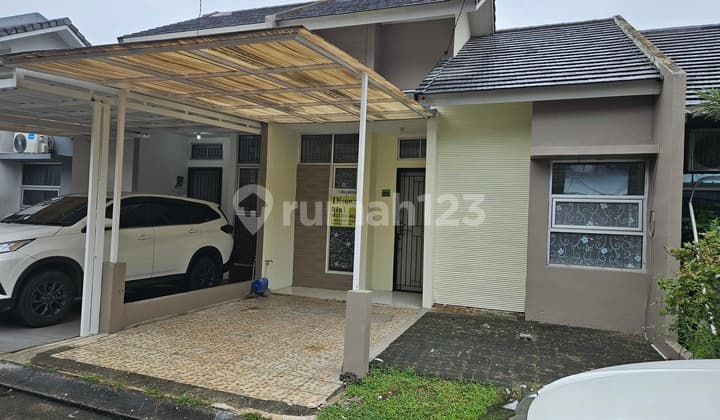 Rumah Rapi Dekat Stasiun Kereta Cisauk