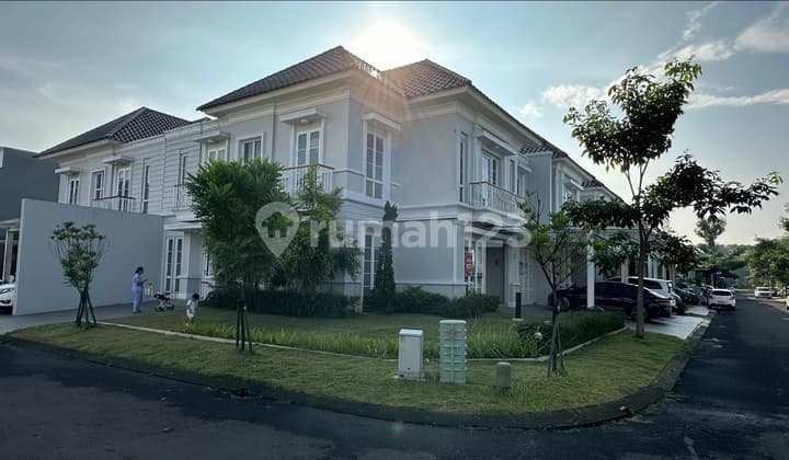 Sell fast beautiful corner house ready to occupy in Menaggio Gading Serpong.