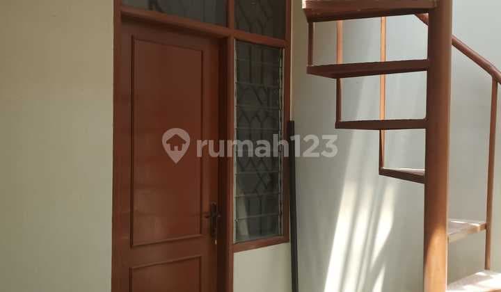 RUMAH 2,5 LANTAI DI CIJAGRA SURYALAYA