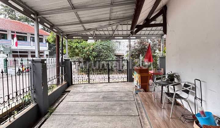 RUMAH LAMA TERAWAT SIAP HUNI SAYAP BURANGRANG