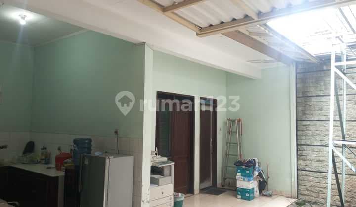 RUMAH LAMA TERAWAT SIAP HUNI