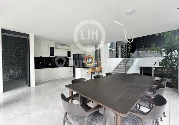Rumah di Perth Green Candi Residence Semarang