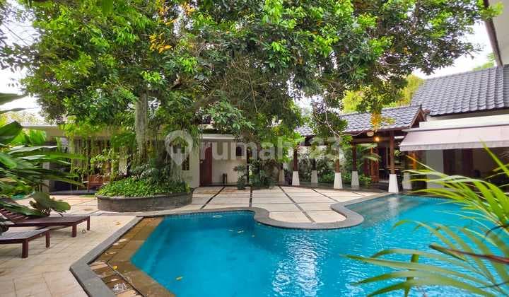 Dijual Rumah Bergaya Resort Private dan Premium Nyaman dan Asri di Tengah Kota di Cilandak