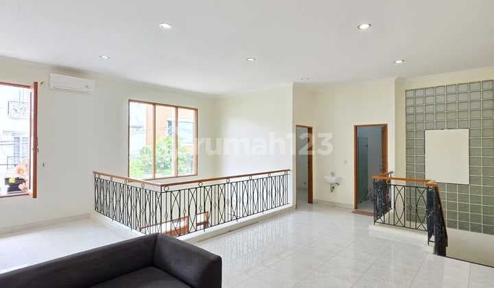 Disewakan Rumah Bagus Bersih di Pondok Indah Siap Huni