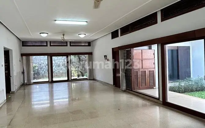 Comfortable and Strategically Located Affordable House in Kebayoran Lama