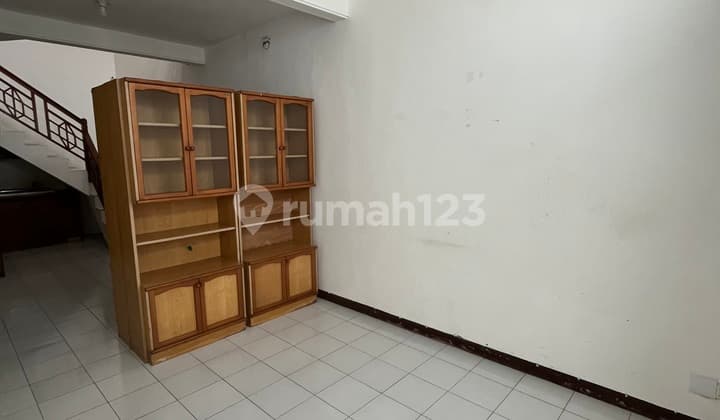 Rumah Puri Asri Satu Setengah Lantai Pakuwon City