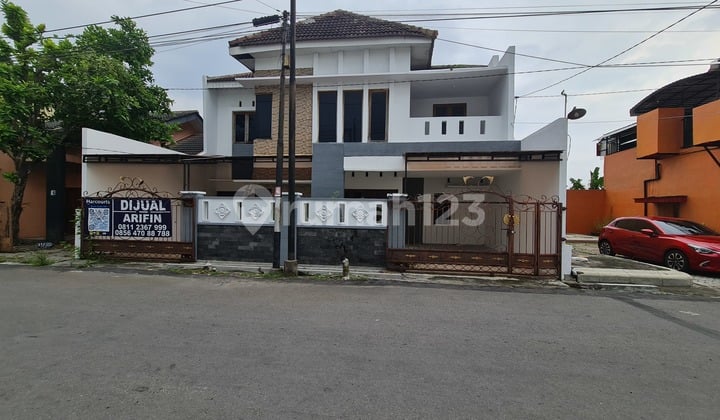 Two-story house in the Mojolaban cluster, Solo.