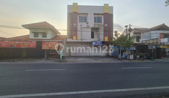 Ruko 3lantai strategis solo kota, manahan, dekat stadion..