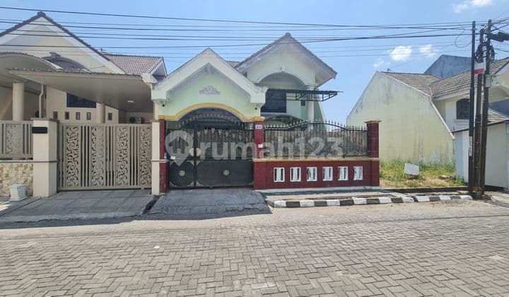 Rumah bagus siap pakai di perumahan elite solo baru