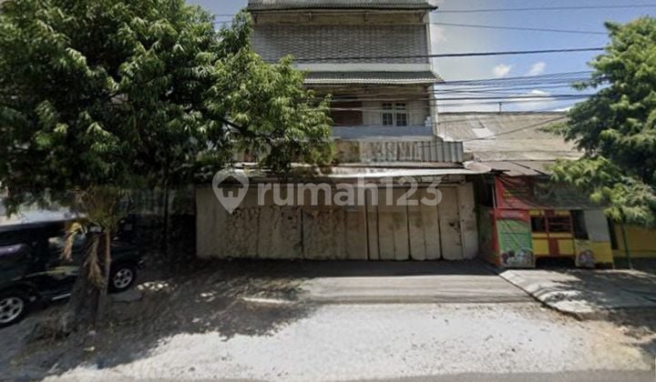 Strategic 4-story shophouse on Veteran Street, Solo.