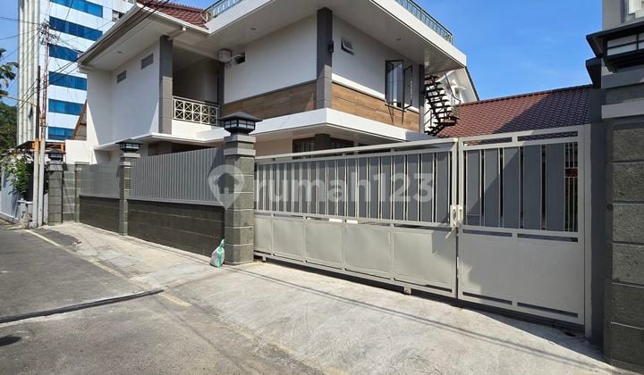 Rumah Mewah Minimalis Modern Di Sriwedari Laweyan Solo