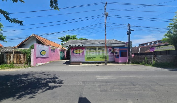 Rumah Strategis untuk Usaha Dekat Manahan Solo