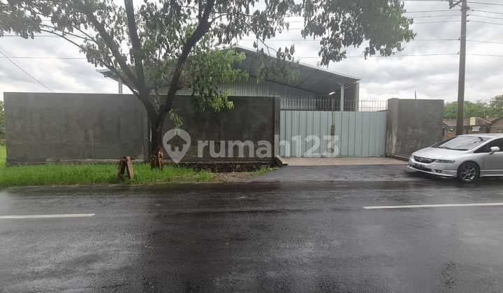 Gudang Bangunan Baru Dekat Pintu Tol Kartasura