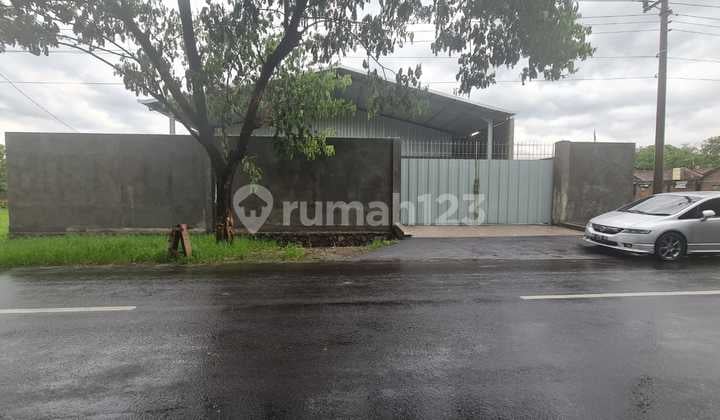 Gudang Bangunan Baru Dekat Pintu Tol Kartasura