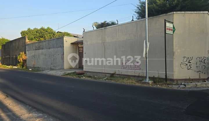 Strategic Land with Perimeter Wall Near Solo City and Solo Baru