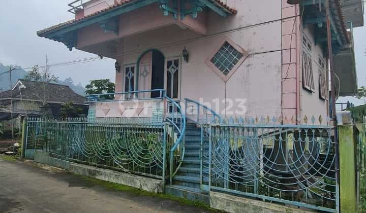 Villa Siap Huni Dengan Lapangan Basket Di Tawangmangu Solo