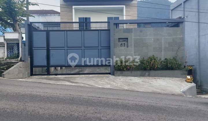 Villa Minimalis Modern di Tawangmangu Solo