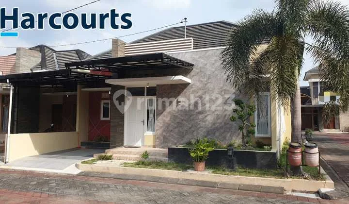 Ready-to-Occupy House in Colomadu Solo Cluster