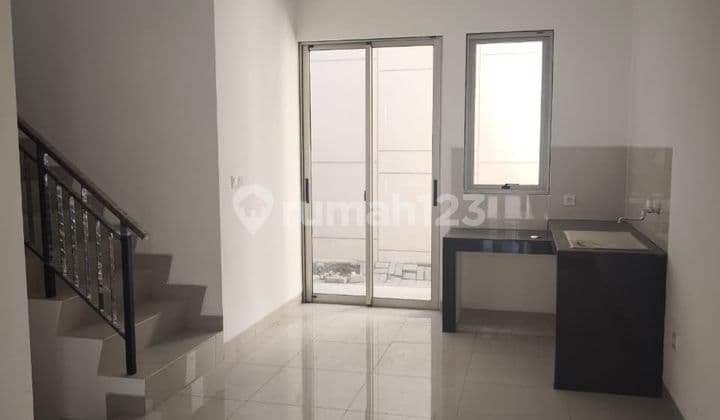 sewa rumah 2 lantai PIK 2 uk 6x15m kosongan