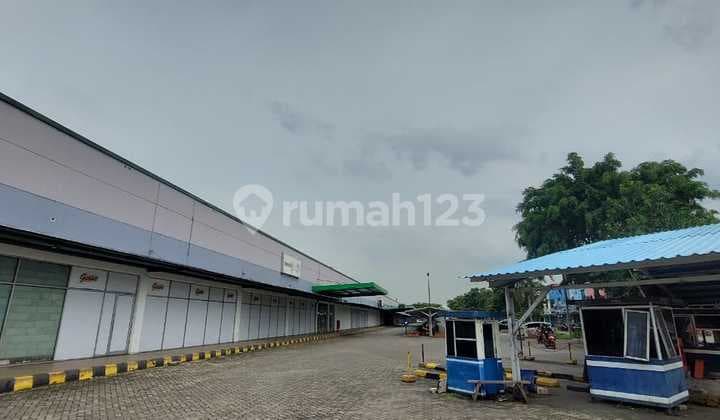 Super Strategic Warehouse Near Toll Exit in Cakung, East Jakarta