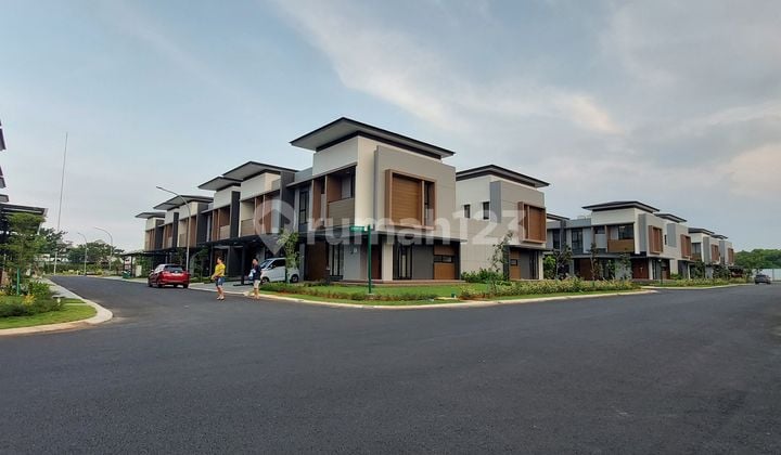 Rumah Hook Dekat Club House Mulberry Summarecon Bekasi