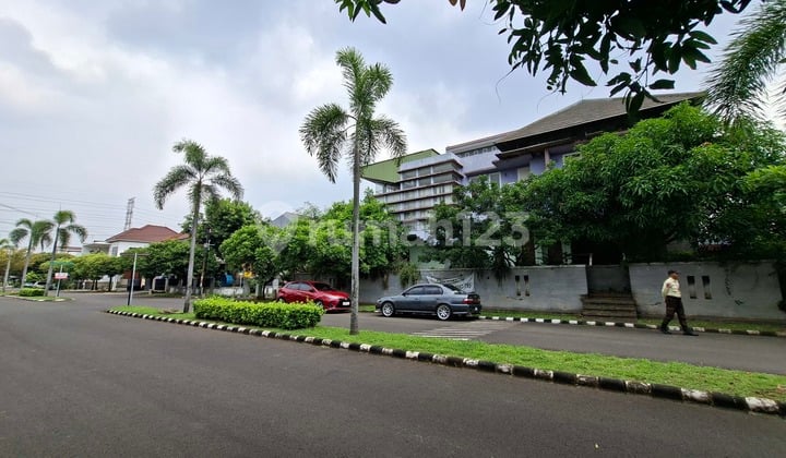 Luxurious 3-Front House Fully Furnished Kemang Pratama Bekasi
