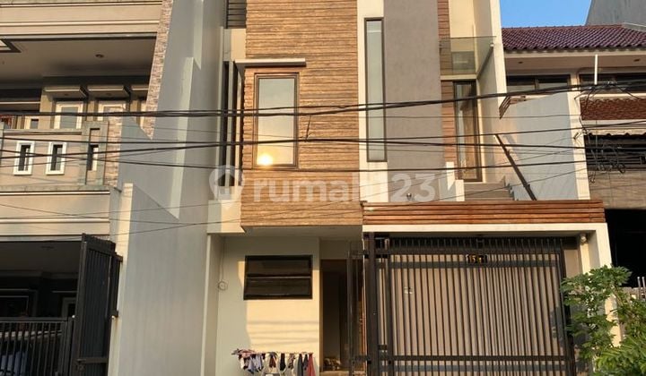 Dijual Rumah 3.5lantai. Semi Furnished Di Sacna Sunter