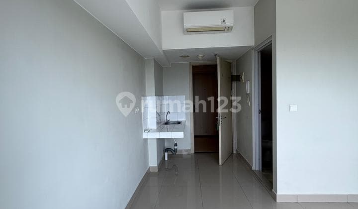 For Rent Unfurnished Studio at The Springlake View Apartments Summarecon Bekasi