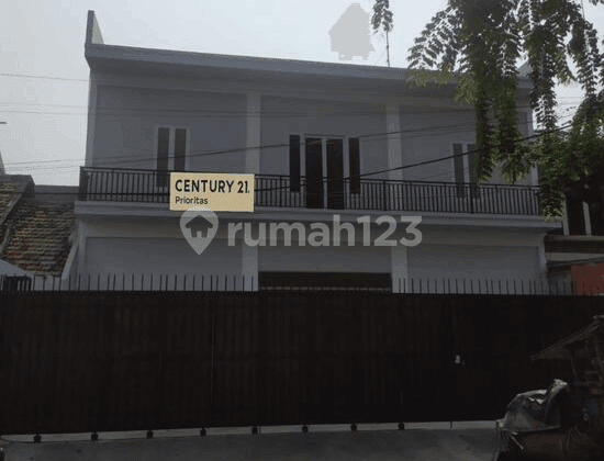 For Sale: House or Commercial Space in Johar Baru, Central Jakarta For Sale: House or Commercial Space in Johar Baru, Central Jakarta