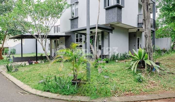Rumah Cantik Hook Taman Luas Dekat Pintu Tol Stasiun di Bsd