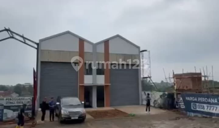 Gudang Industri Konsep Compact Fungsional Lokasi Pinggir Jalan Raya Harga Menarik