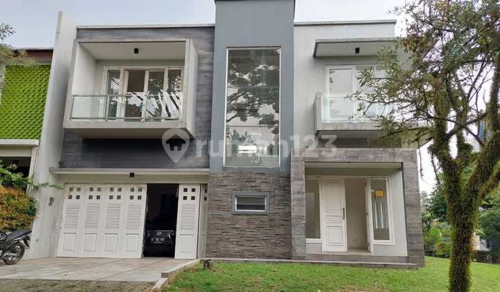 Rumah Terdepan Ada Taman Luas Dekat Tol Stasiun di BSD Delatinos
