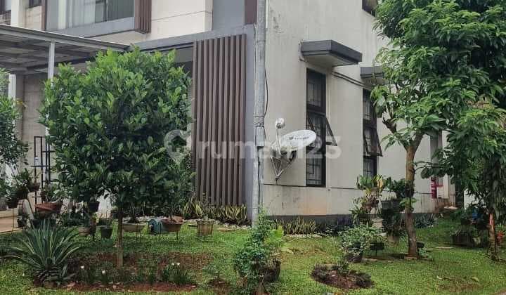 Rumah Hoek Ada Taman Samping Jalan 2 Mobil di BSD
