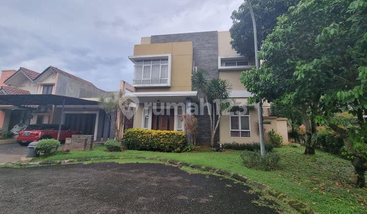 Rumah 2 Lantai Shm Utara Rapi Lokasi Dekat Toll Alam Sutera