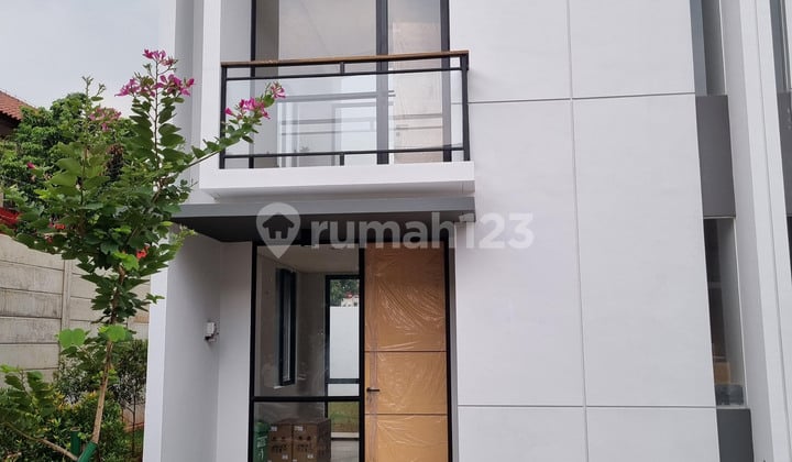 Rumah 2 Lantai New Britania Posisi Hoek di Lippo Karawaci