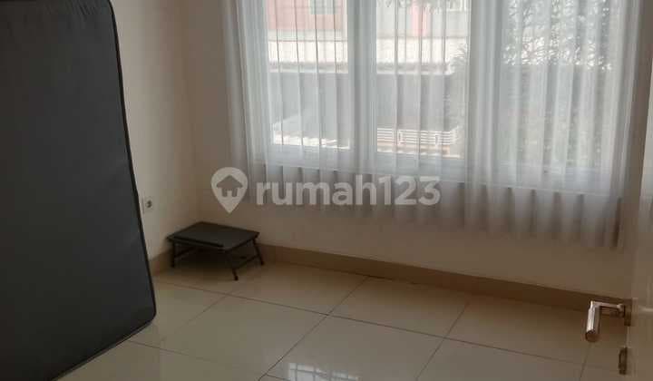 Rumah Kontrakan 2 Lantai Bagus Unfurnished di Modernland