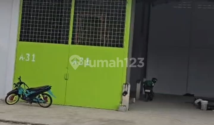 Disewakan Murah Gudang Baru di Jln I Kamal Lama , Kamal Jakarta Barat
