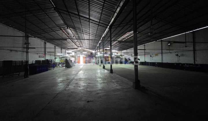 For Rent, Ready-to-Use Warehouse with LB 1,500 sqm in Kamal Kalideres, West Jakarta