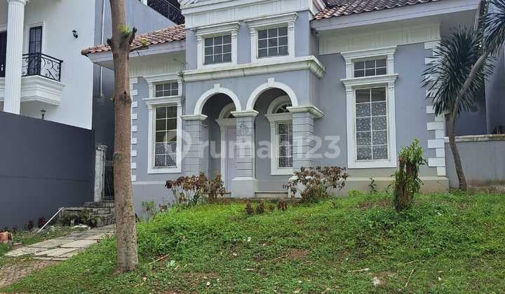 Rumah Colonial Style With Pool