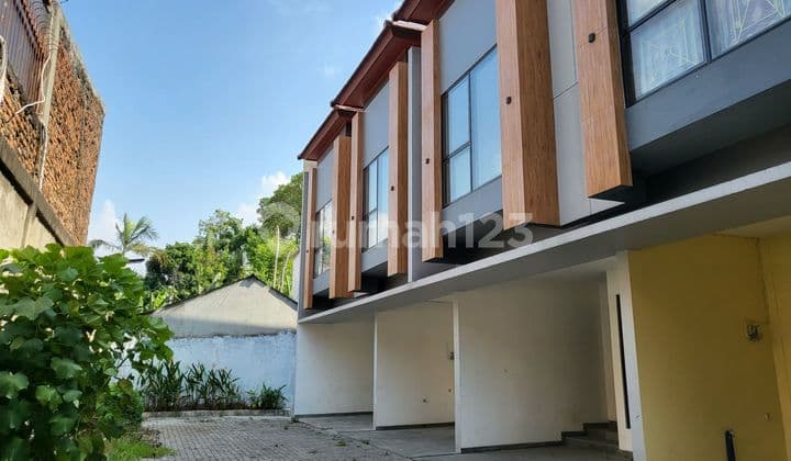 Dijual cepat Rumah baru 2 lantai di Sunrise Garden, Kedoya