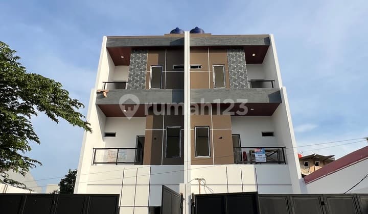 Dijual Cepat Rumah Baru 3 Lantai Di Kav. Dki, Meruya, Kembangan