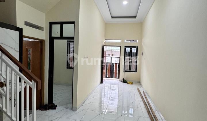 Dijual Cepat Rumah 2 Lantai Siap Huni di Poris Indah, Cipondoh