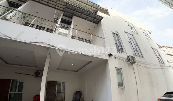 Rumah 3 Lantai Dalam Cluster Kecil Di Greenville, Duri Kepa