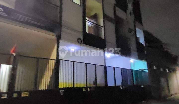 Rumah 3 Lantai di Akasia, Cengkareng Timur, Jakarta Barat